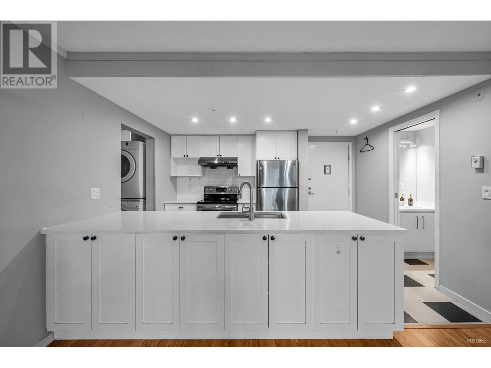 Listing Picture 5 of 24 : 103 6893 PRENTER STREET, Burnaby / 本拿比 - 魯藝地產 Yvonne Lu Group - MLS Medallion Club Member