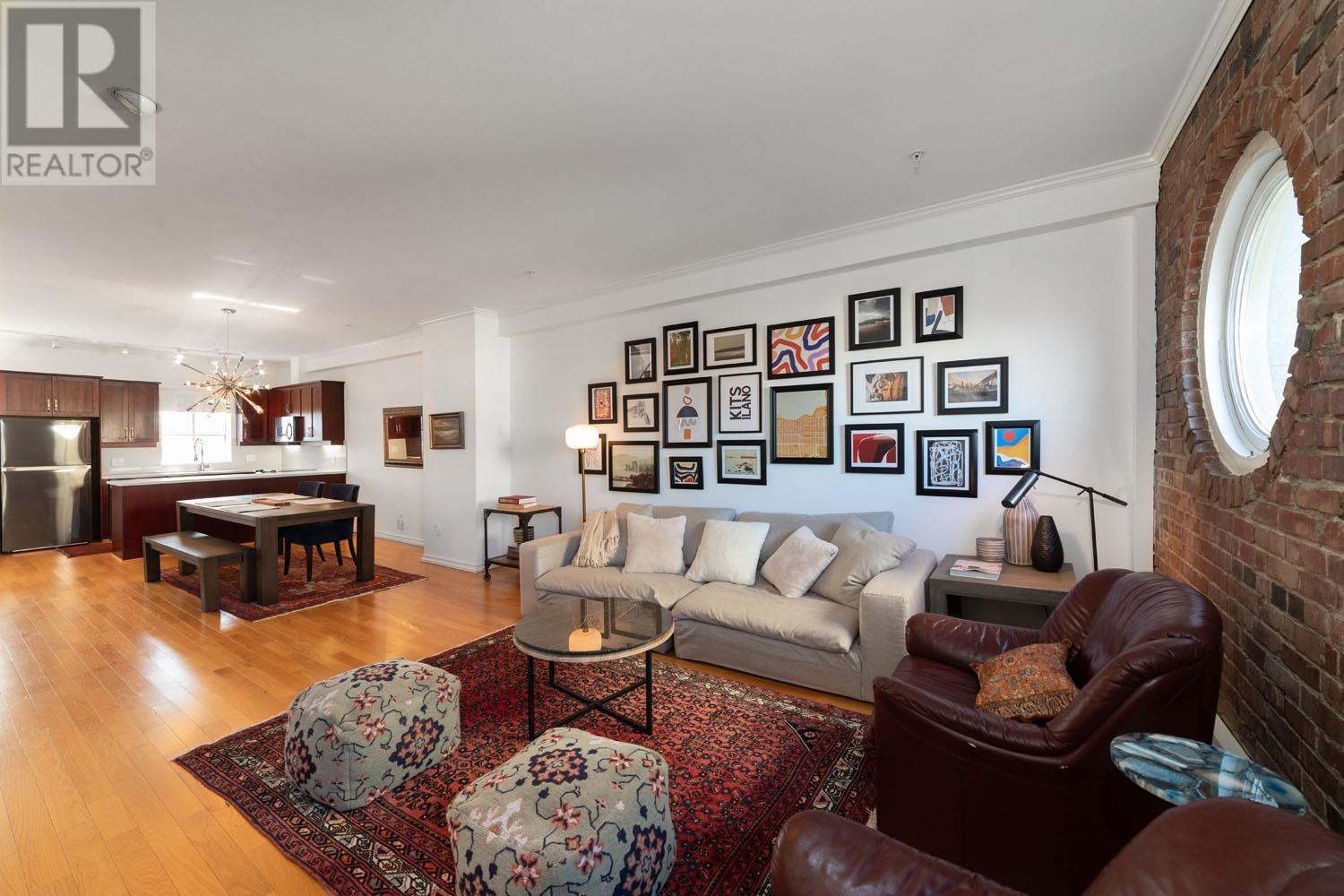 Listing Picture 2 of 40 : 3 1855 VINE STREET, Vancouver / 溫哥華 - 魯藝地產 Yvonne Lu Group - MLS Medallion Club Member