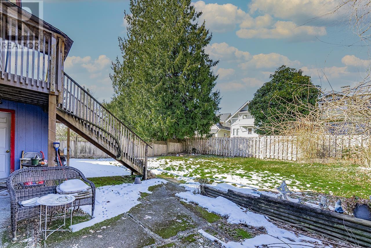1027 Nanaimo Street, New Westminster, British Columbia  V3M 2E7 - Photo 8 - R2966901