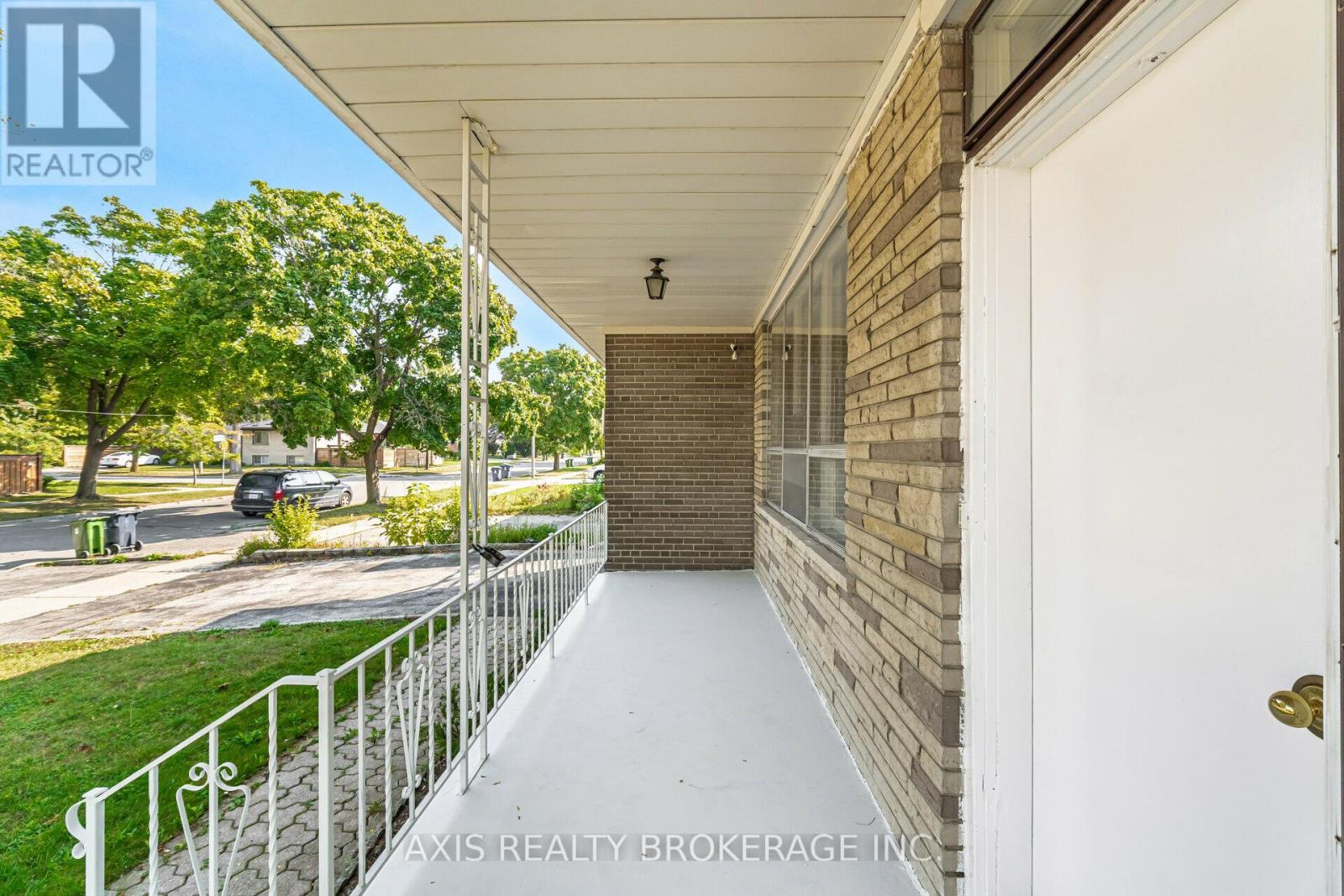 55 Ladbrooke Road, Toronto, Ontario  M9R 2B1 - Photo 6 - W11973570