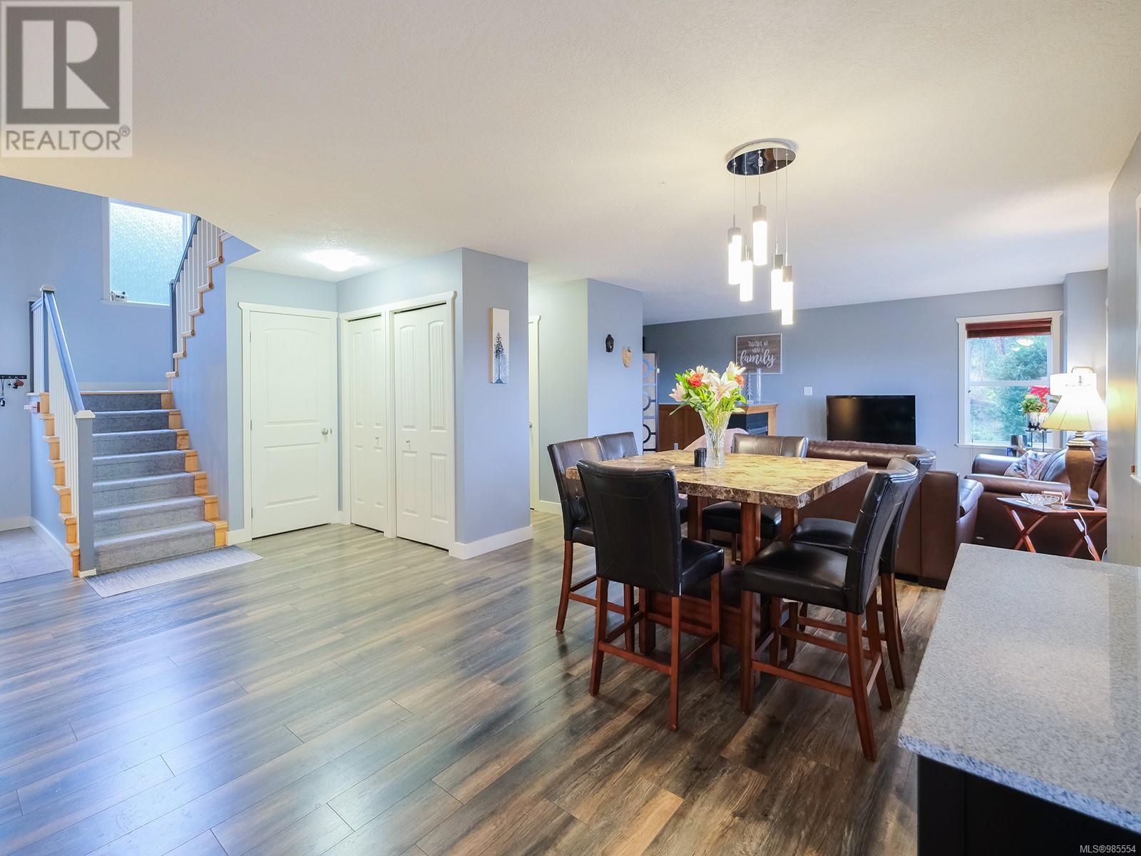 Property at 1142 Kathleen Dr image 2