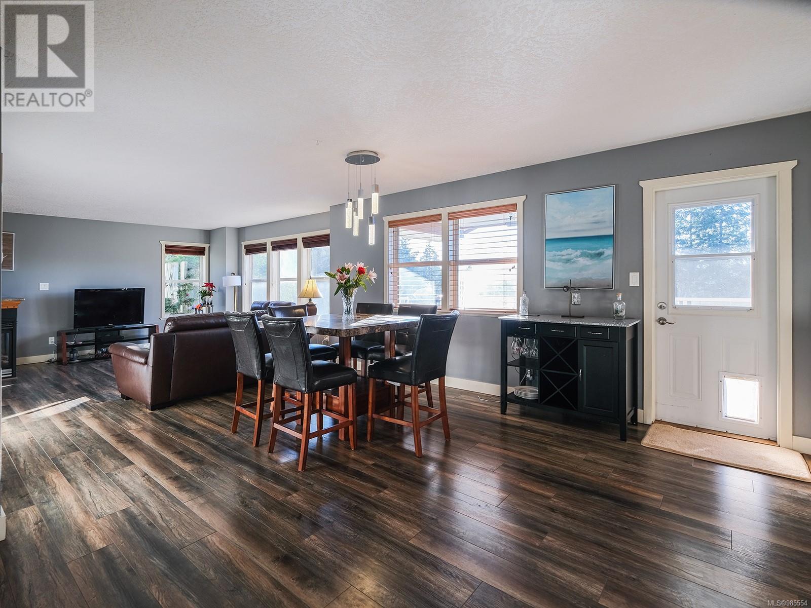 Property at 1142 Kathleen Dr image 4