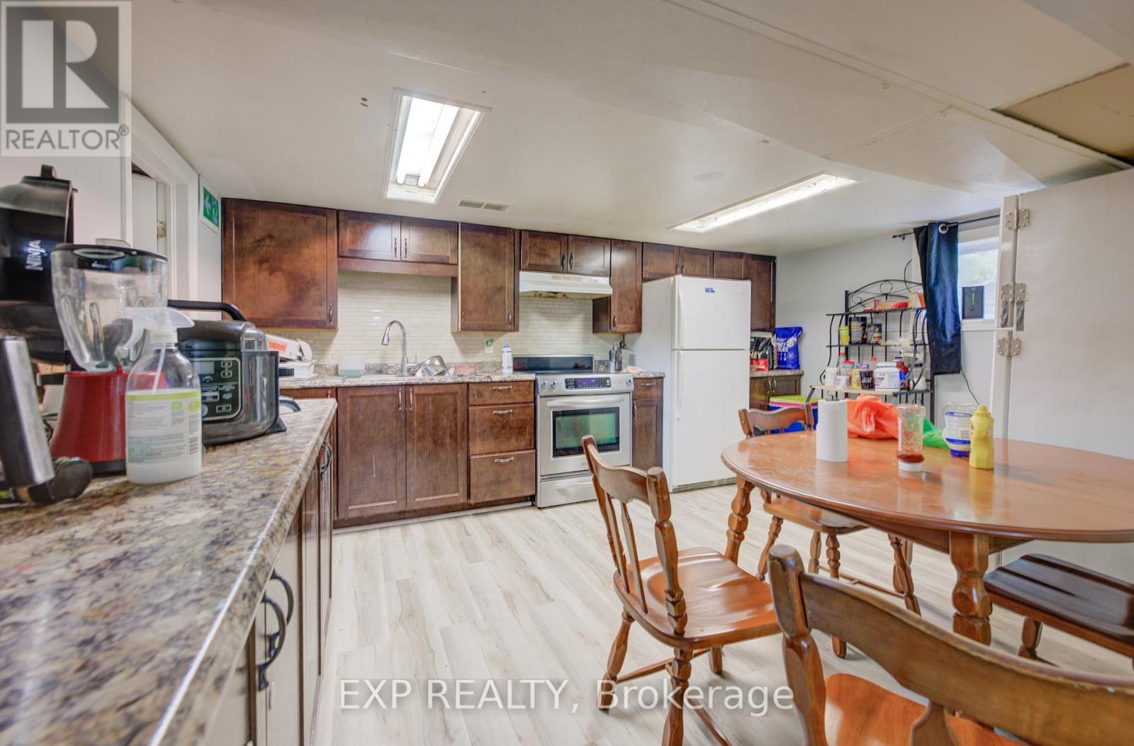 Property at 324 MAPLE AVENUE image 2