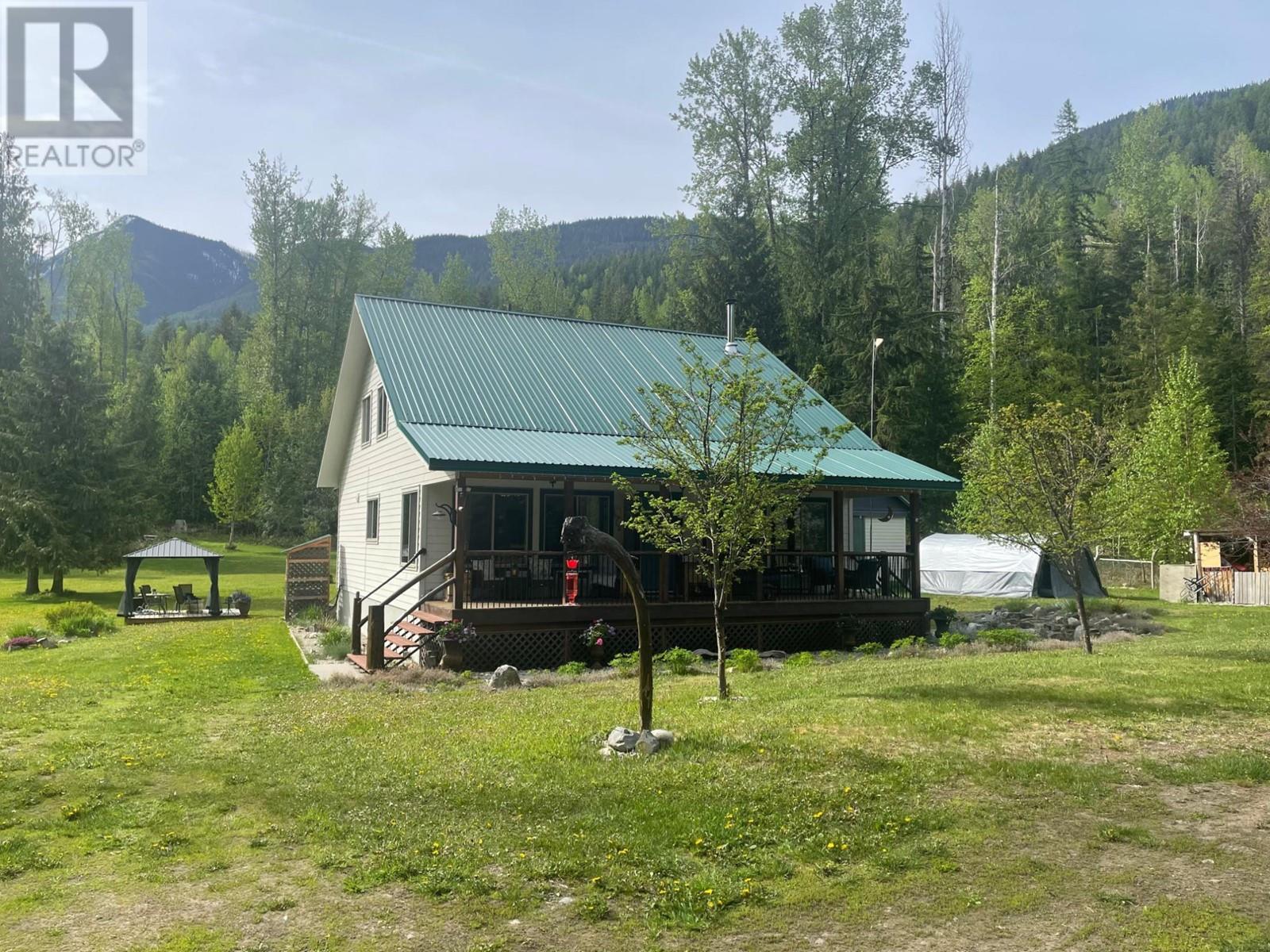 153 WILDWOOD Road, Nakusp, British Columbia
