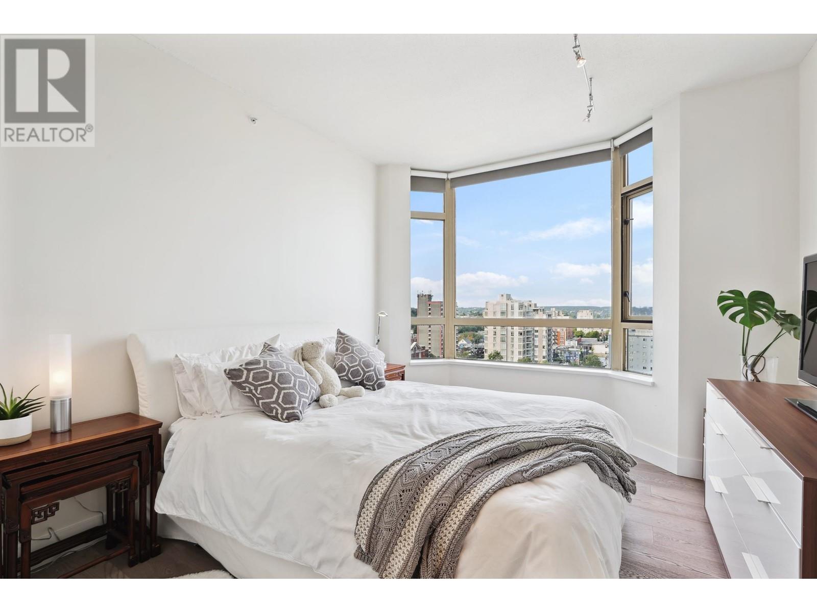 Listing Picture 11 of 24 : PH2 1316 W 11 AVENUE, Vancouver / 溫哥華 - 魯藝地產 Yvonne Lu Group - MLS Medallion Club Member