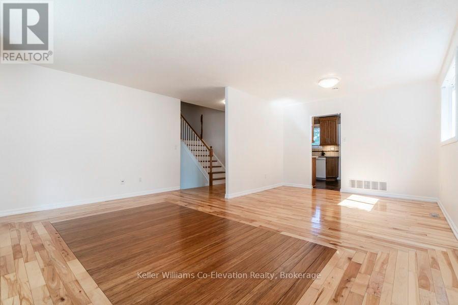 9 Beechcroft Circle, Barrie, Ontario  L4M 4Y4 - Photo 7 - S11973710