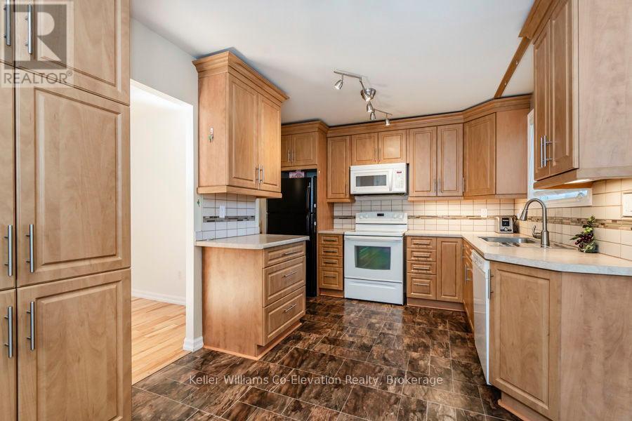 9 Beechcroft Circle, Barrie, Ontario  L4M 4Y4 - Photo 8 - S11973710