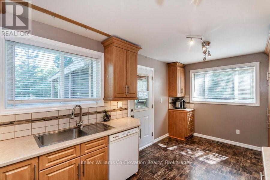 9 Beechcroft Circle, Barrie, Ontario  L4M 4Y4 - Photo 9 - S11973710