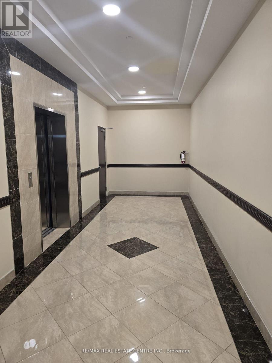 8a - 30 Topflight Drive, Mississauga, Ontario  L5S 0A8 - Photo 4 - W11973777