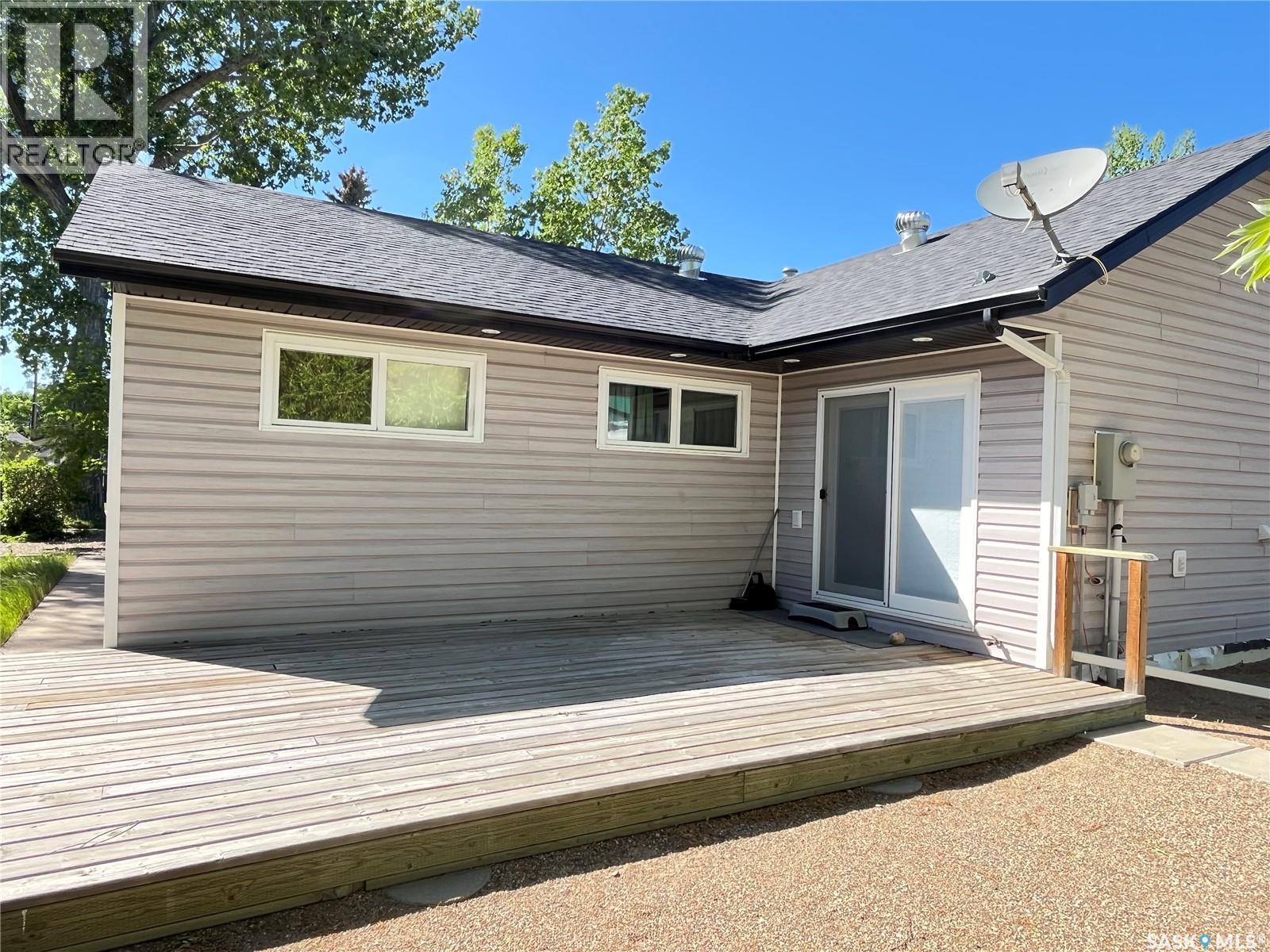 312 Cypress Street, Maple Creek, Saskatchewan  S0N 1N0 - Photo 3 - SK992354