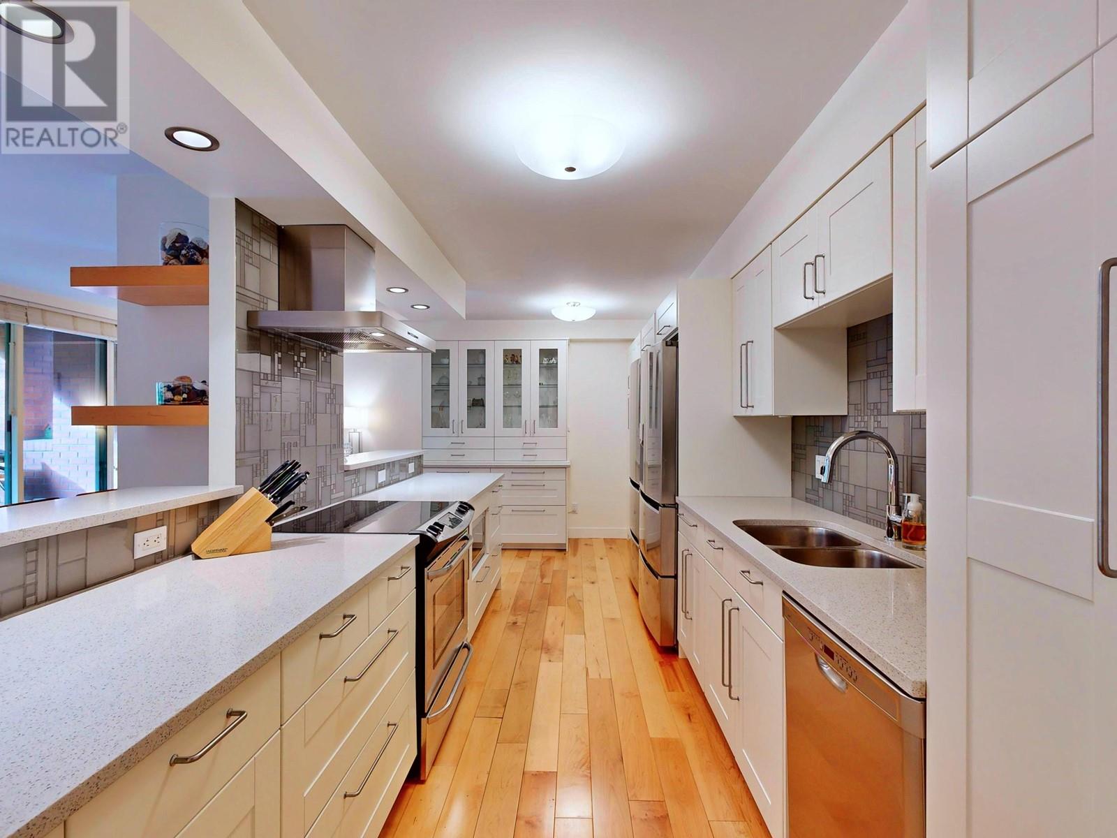 Listing Picture 2 of 34 : 203 518 W 14TH AVENUE, Vancouver / 溫哥華 - 魯藝地產 Yvonne Lu Group - MLS Medallion Club Member