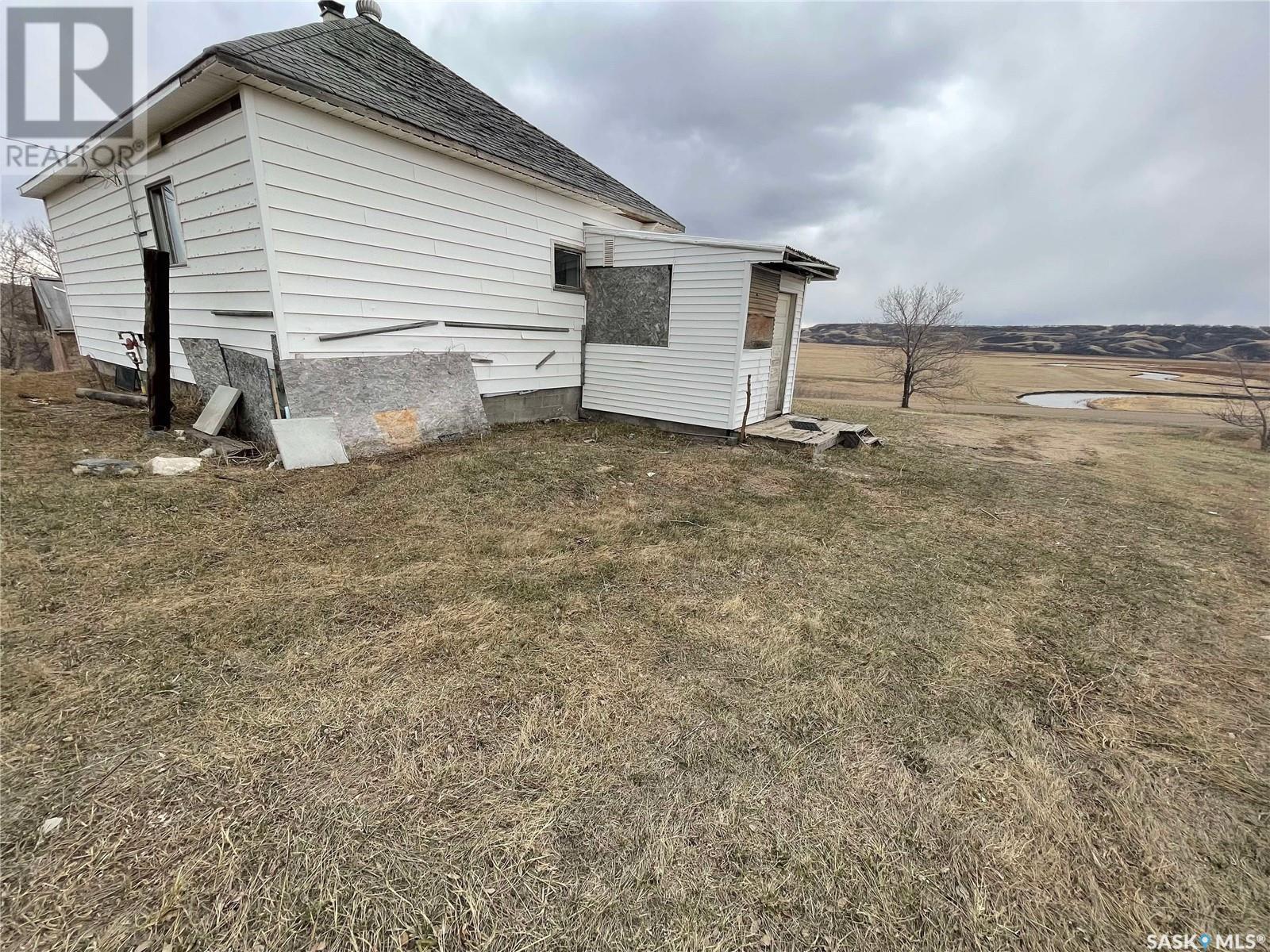 Valley House On 3.15 Acre Lot, Longlaketon Rm No. 219, Saskatchewan  S0G 0J5 - Photo 2 - SK995960