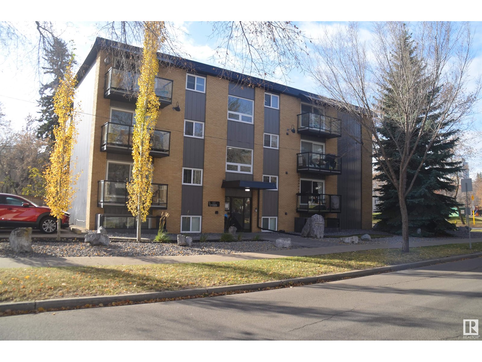 Property at #301 11325 103 AV NW image 3