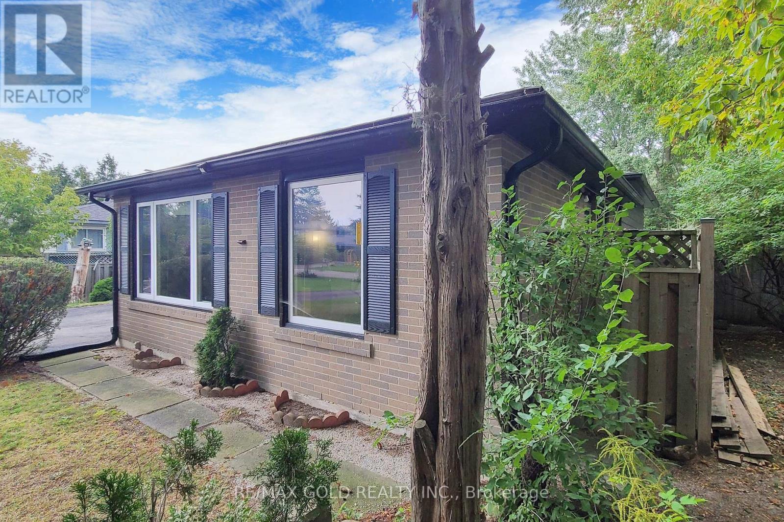 Property at 44 DELORAINE DRIVE image 2