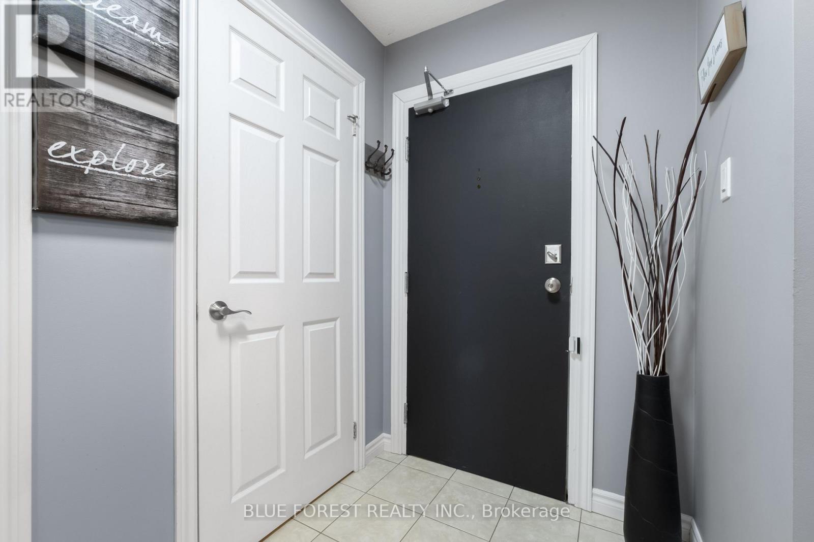Photo 2 of 20 for 120 - 725 Deveron Crescent