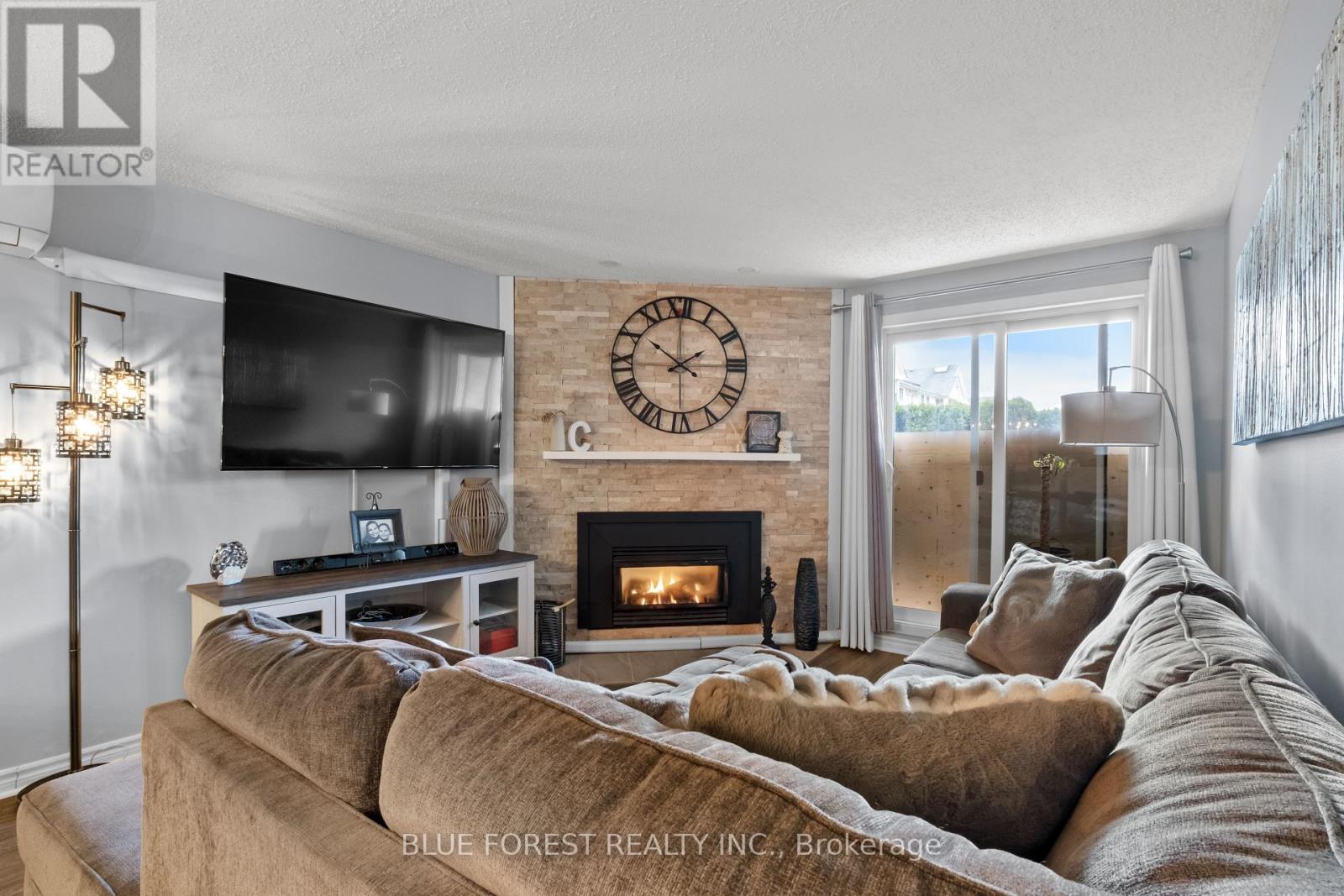 Photo 9 of 20 for 120 - 725 Deveron Crescent