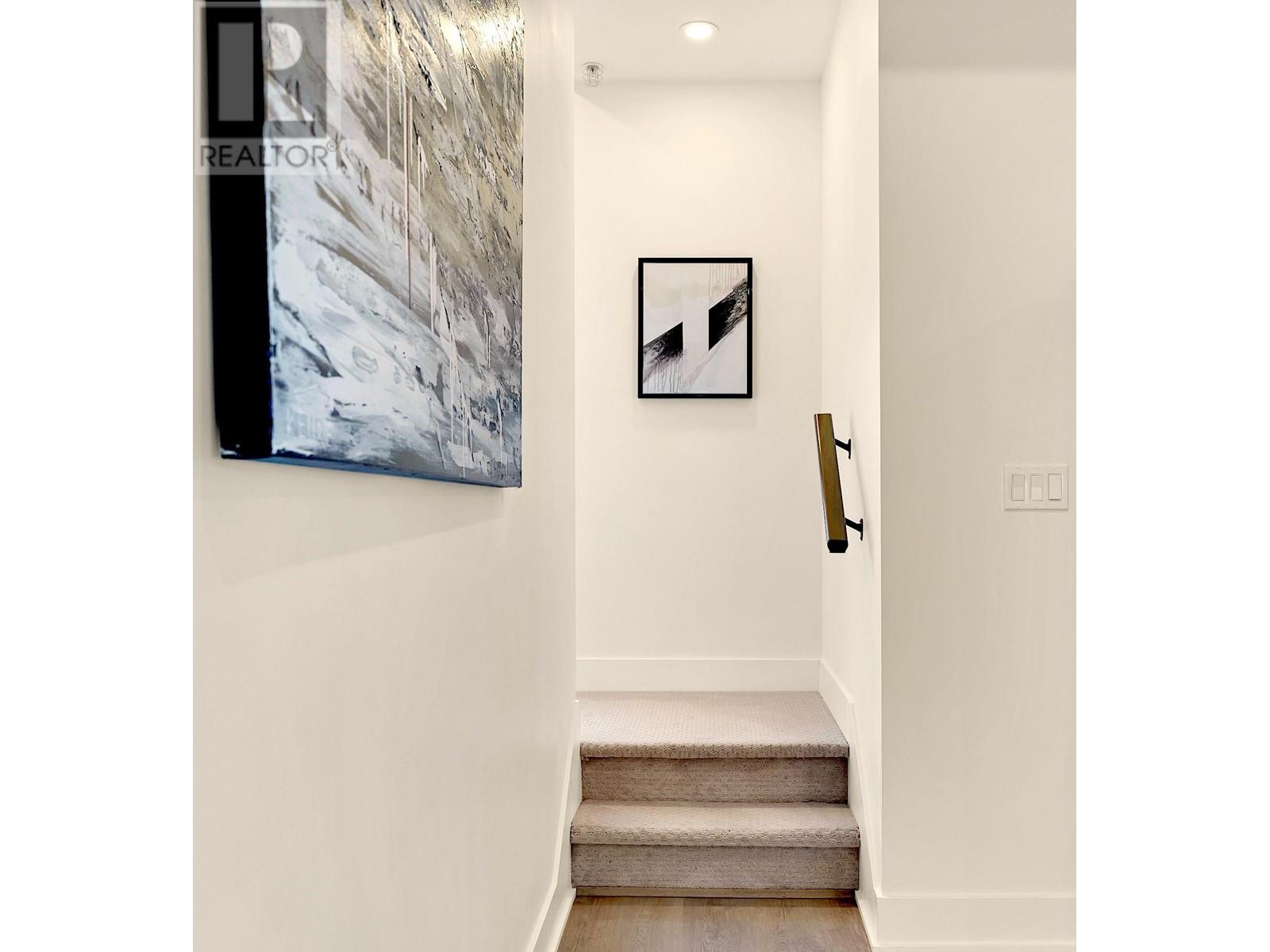 211 37842 THIRD AVENUE