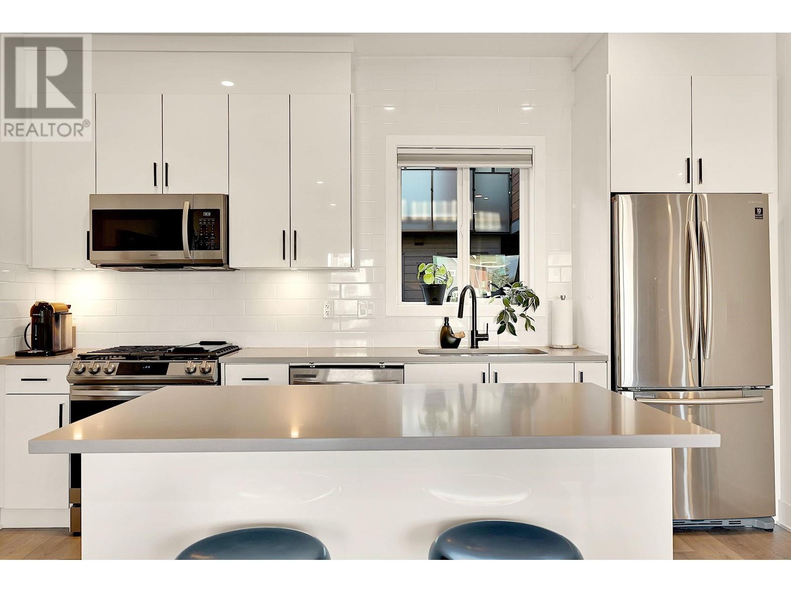 211 37842 THIRD AVENUE