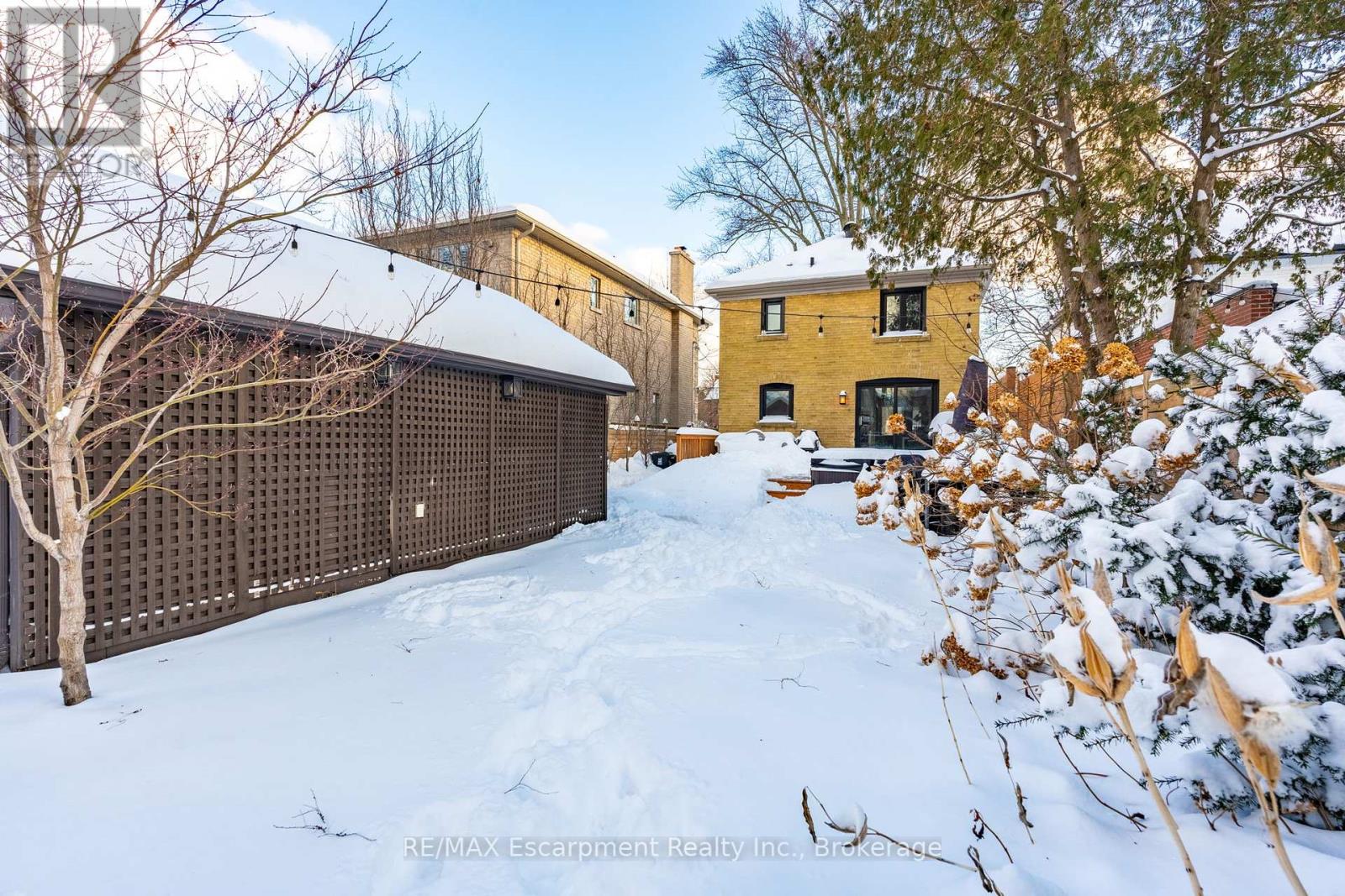 12 Meadowvale Drive, Toronto, Ontario  M8Y 2N8 - Photo 47 - W11974015