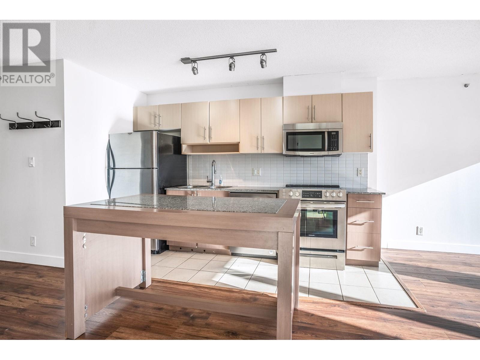 Property at 1810 550 TAYLOR STREET image 3