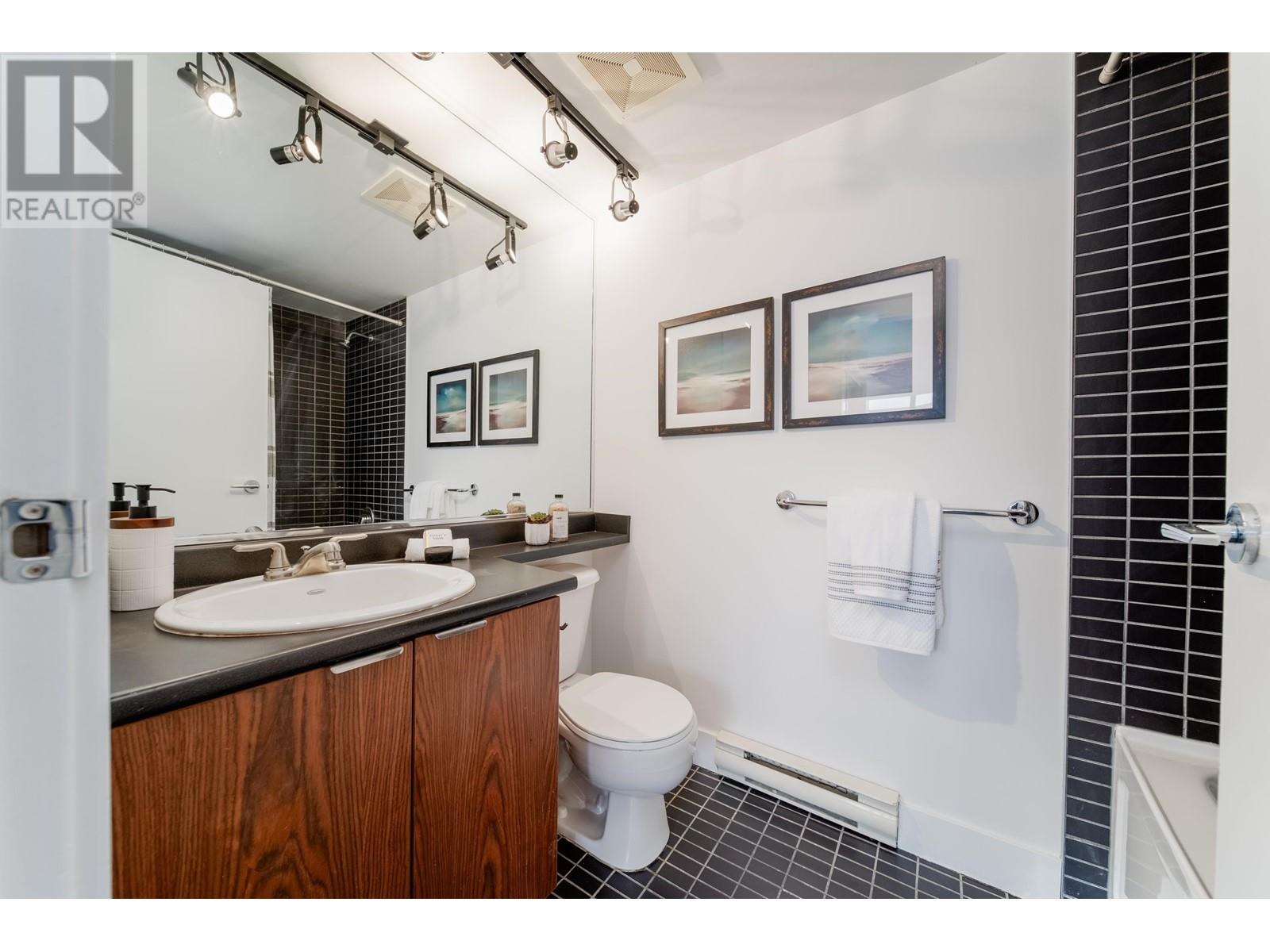 Listing Picture 15 of 31 : 401 2036 W 10TH AVENUE, Vancouver / 溫哥華 - 魯藝地產 Yvonne Lu Group - MLS Medallion Club Member