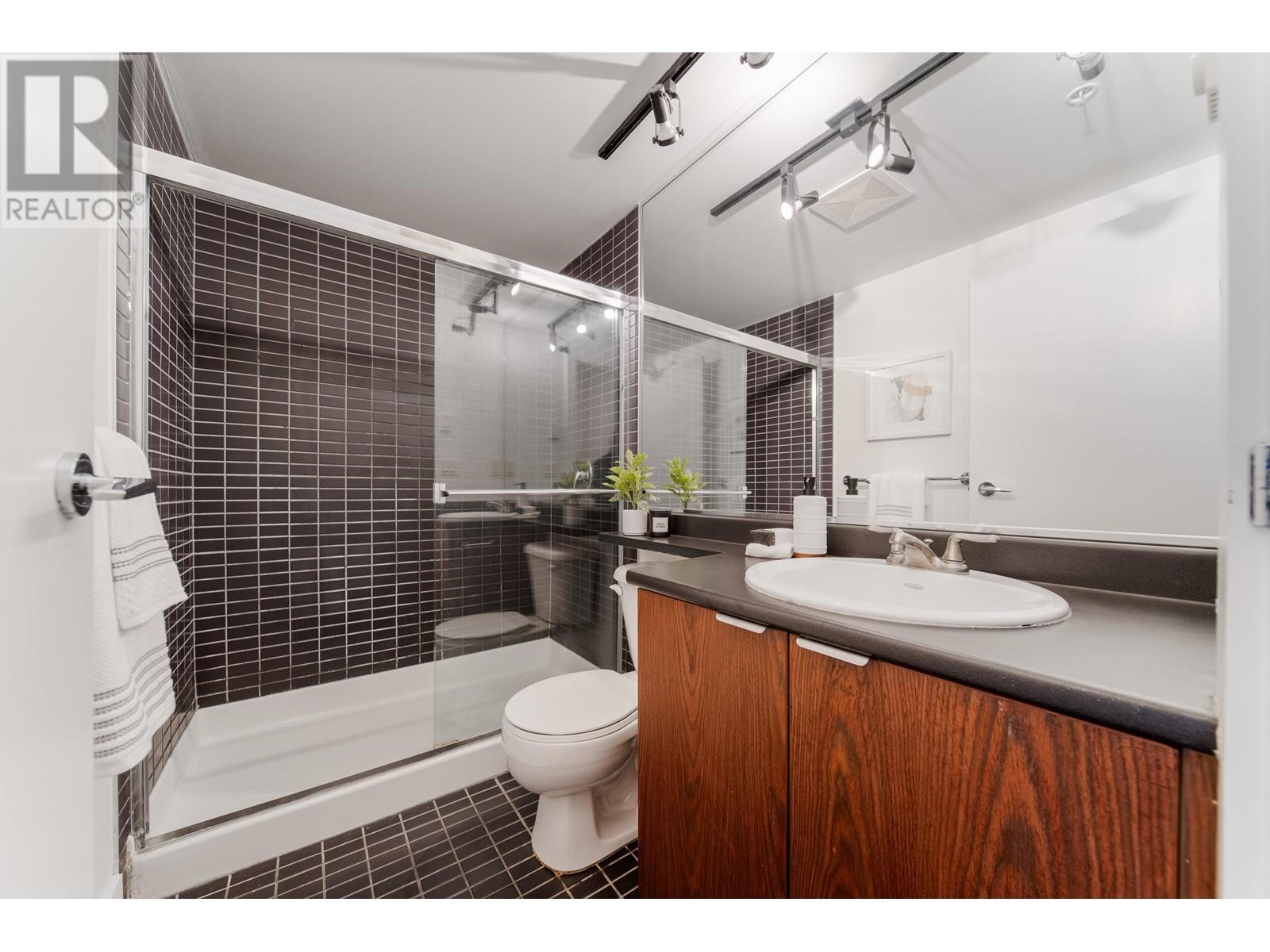 Listing Picture 18 of 31 : 401 2036 W 10TH AVENUE, Vancouver / 溫哥華 - 魯藝地產 Yvonne Lu Group - MLS Medallion Club Member