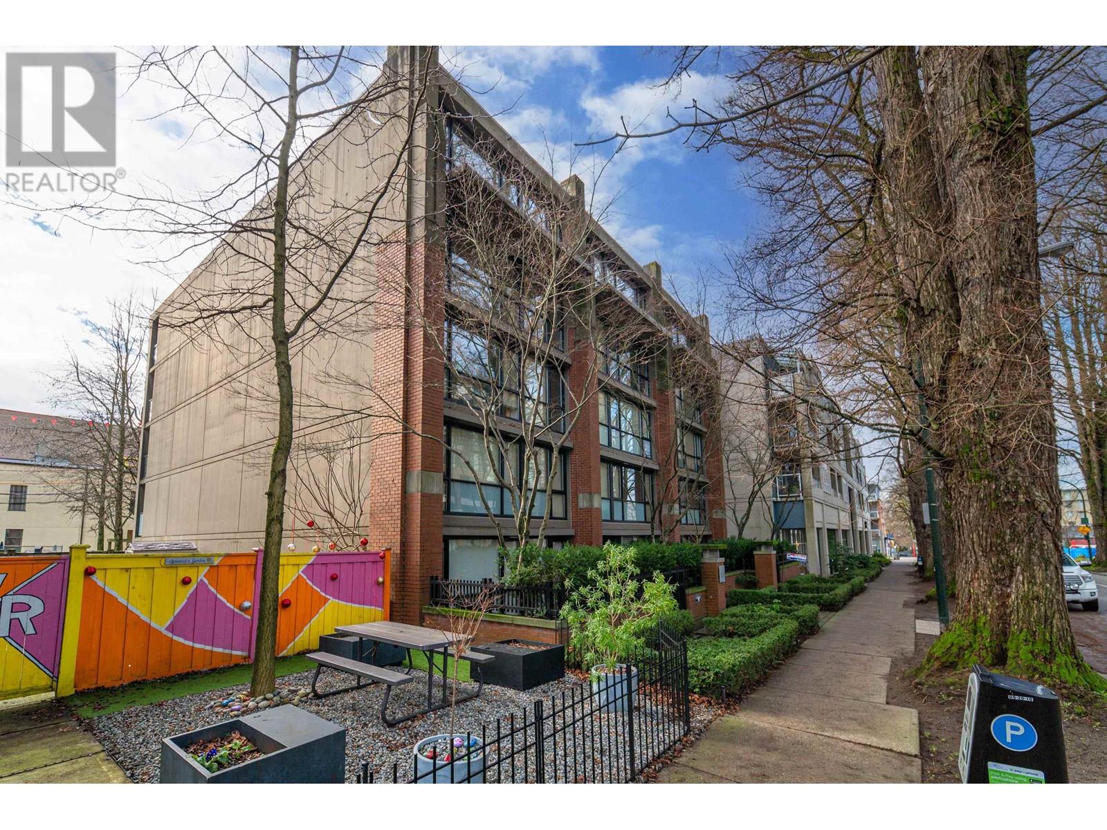Listing Picture 29 of 31 : 401 2036 W 10TH AVENUE, Vancouver / 溫哥華 - 魯藝地產 Yvonne Lu Group - MLS Medallion Club Member