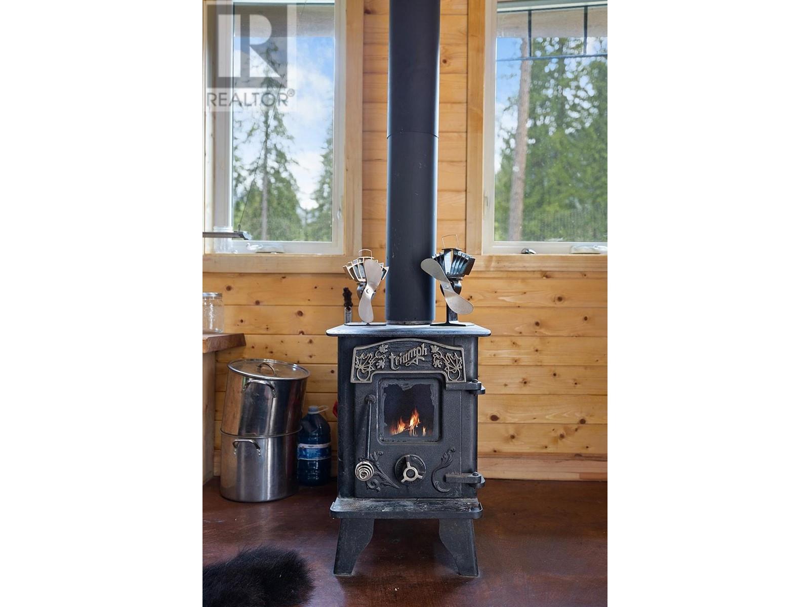 16317 Bowe Road, Crawford Bay, British Columbia  V0B 1E0 - Photo 10 - 10335562