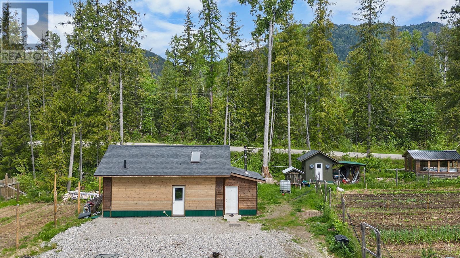 16317 Bowe Road, Crawford Bay, British Columbia  V0B 1E0 - Photo 3 - 10335562