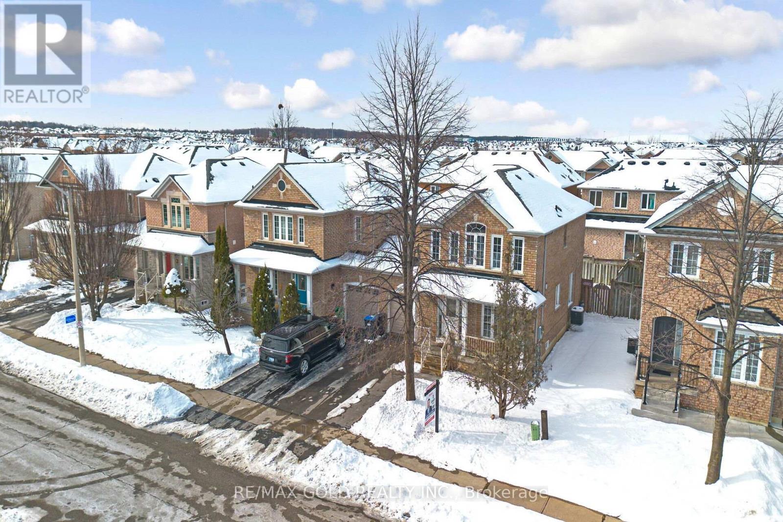 Property at 12 MORNINGMIST STREET S image 3