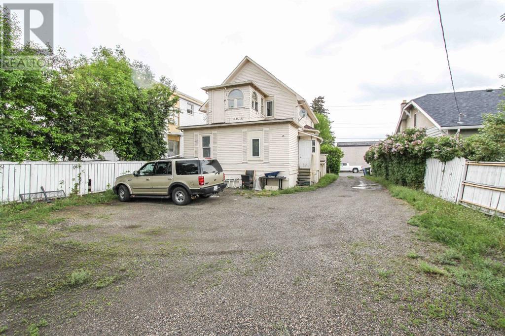 Property at 131 14 Avenue NW image 4