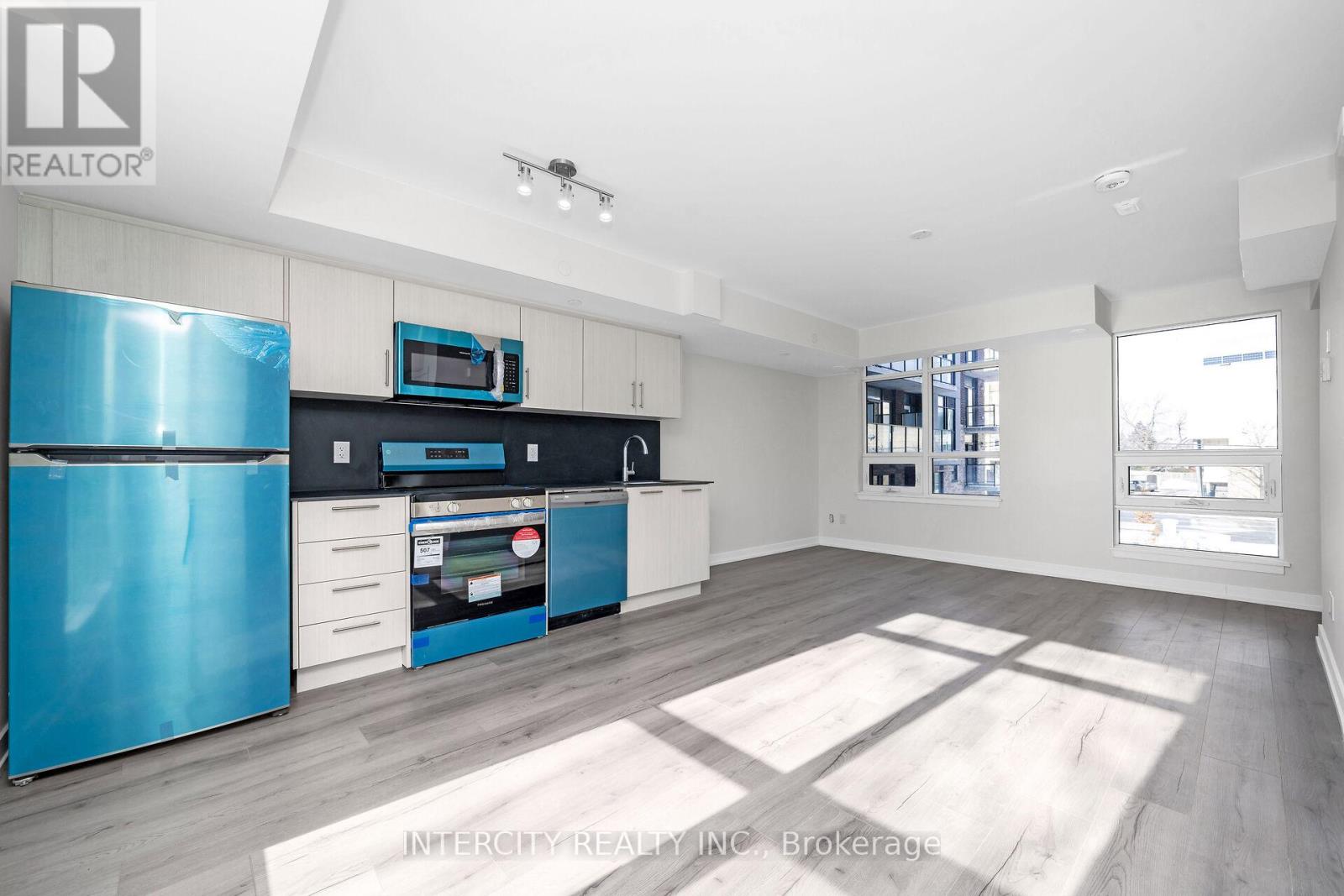 Property at 46 - 861 SHEPPARD AVENUE W image 5