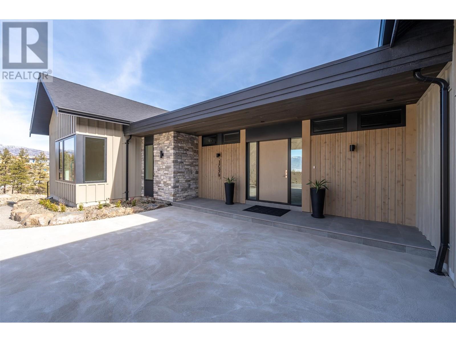 Property at 17579 SANBORN Street image 2