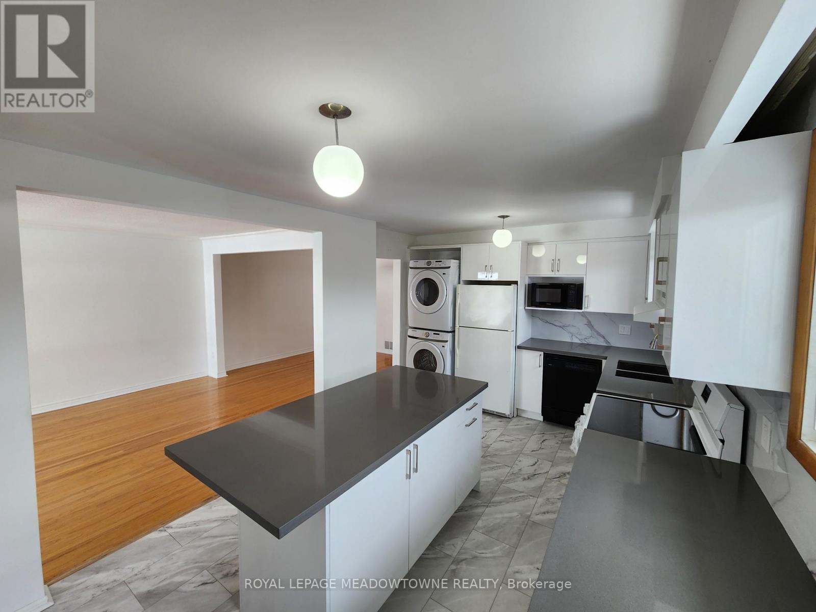 Upper - 210 Cabana Drive, Toronto, Ontario  M9L 1L3 - Photo 6 - W11974096