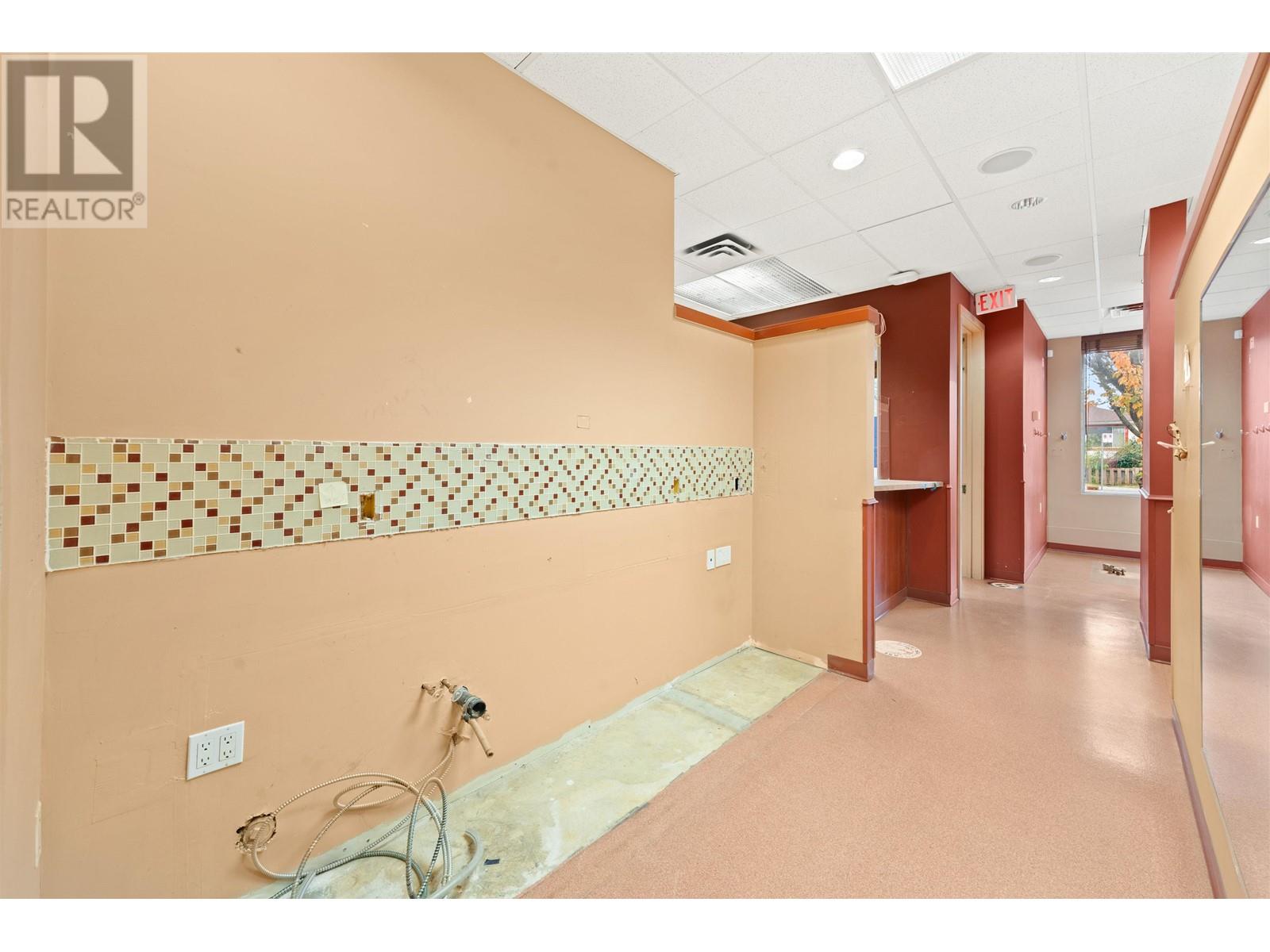 Listing Picture 10 of 28 : 5301 JOYCE STREET, Vancouver / 溫哥華 - 魯藝地產 Yvonne Lu Group - MLS Medallion Club Member