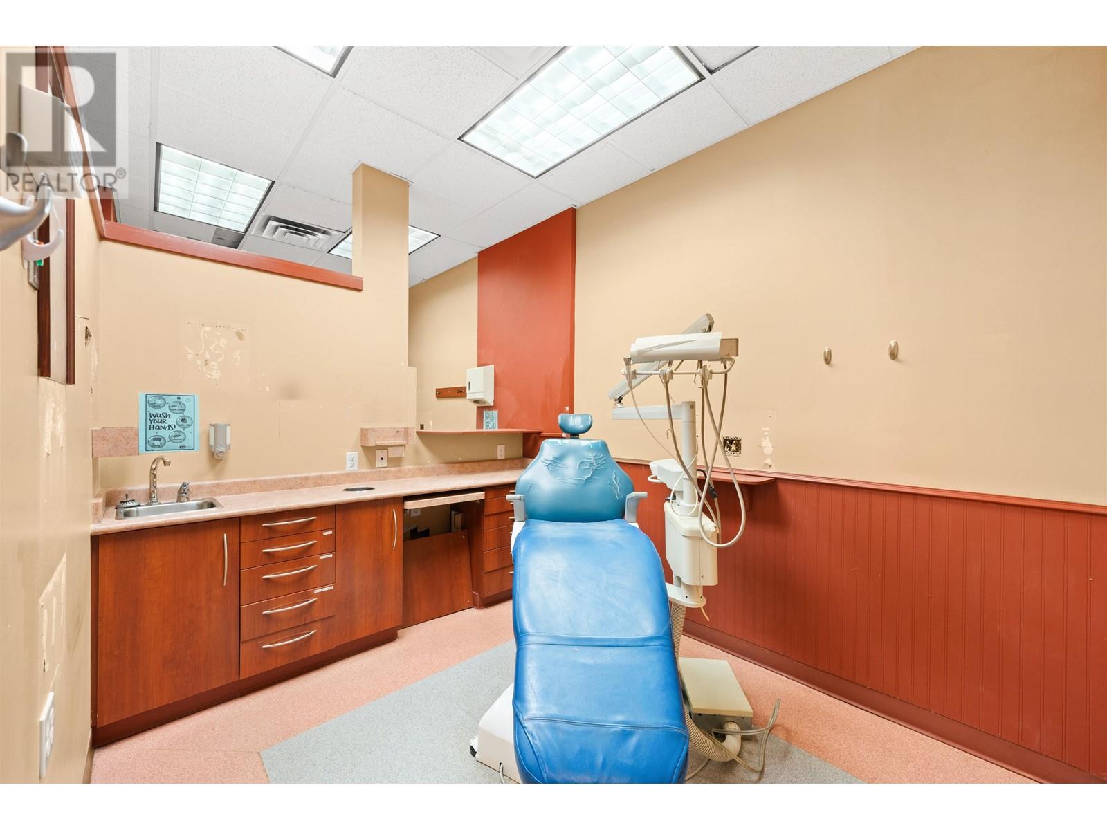 Listing Picture 11 of 28 : 5301 JOYCE STREET, Vancouver / 溫哥華 - 魯藝地產 Yvonne Lu Group - MLS Medallion Club Member