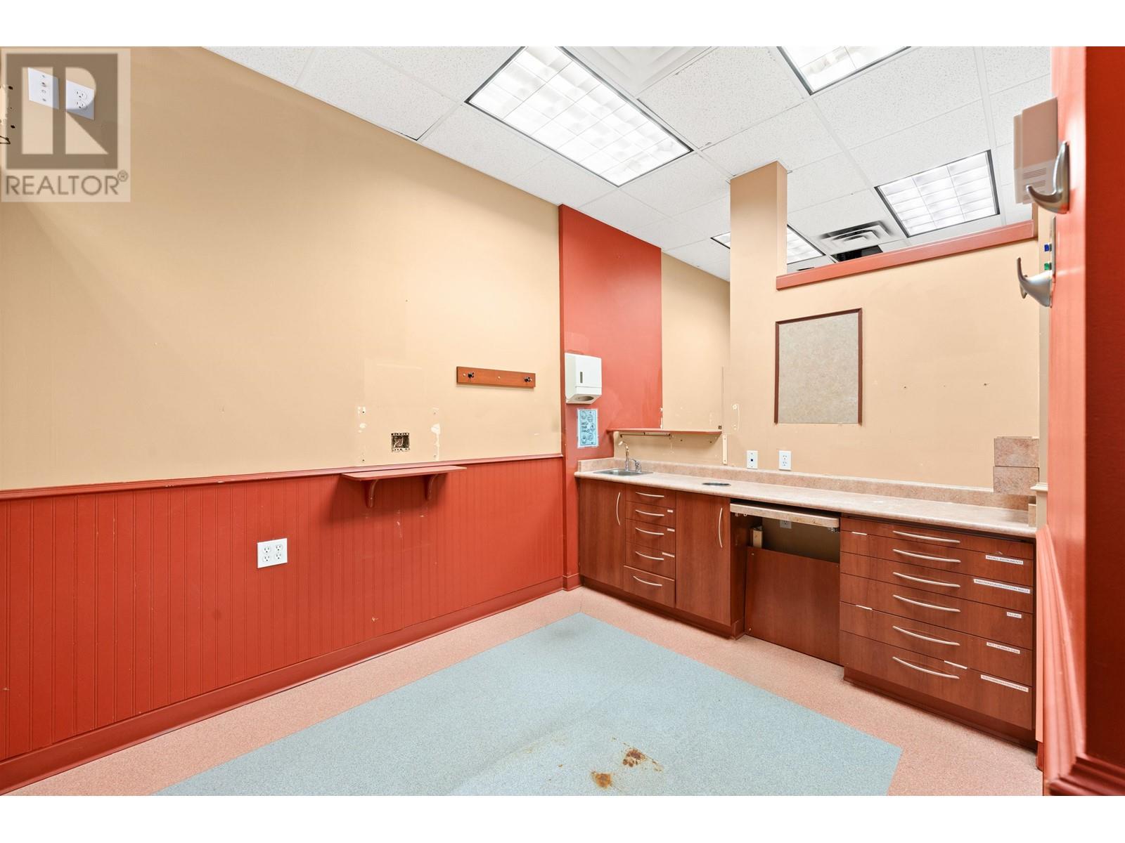 Listing Picture 6 of 28 : 5301 JOYCE STREET, Vancouver / 溫哥華 - 魯藝地產 Yvonne Lu Group - MLS Medallion Club Member