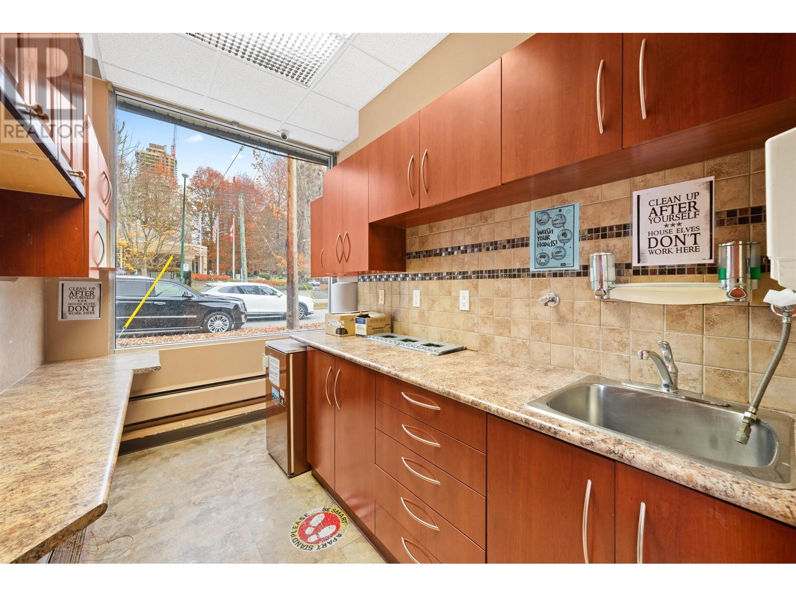 Listing Picture 13 of 28 : 5301 JOYCE STREET, Vancouver / 溫哥華 - 魯藝地產 Yvonne Lu Group - MLS Medallion Club Member