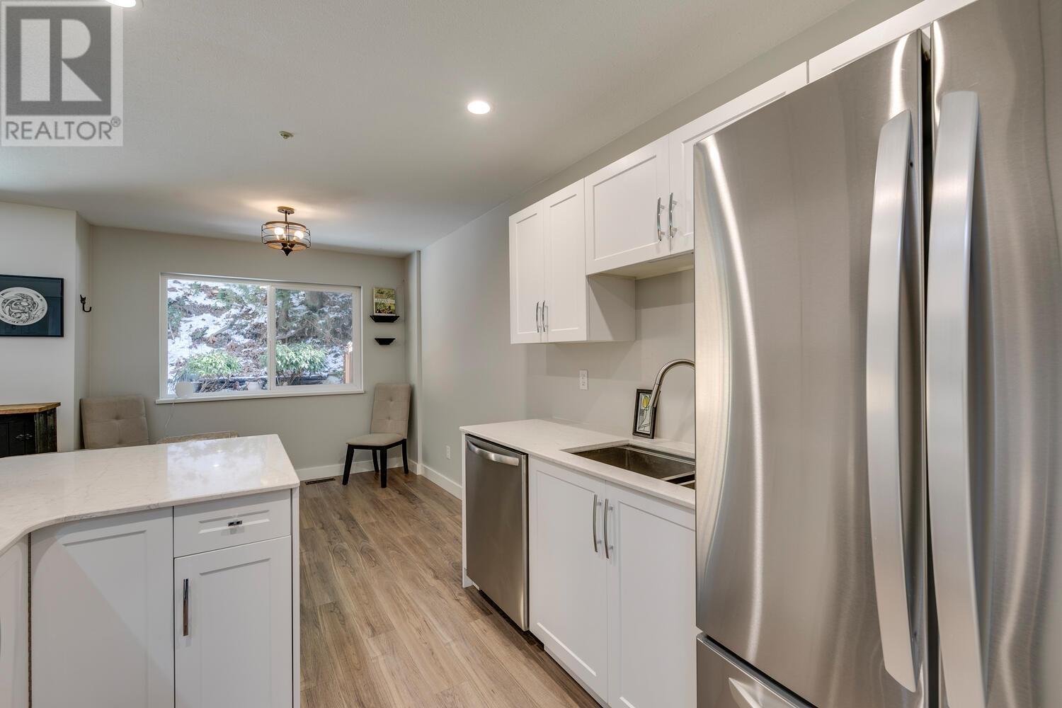 24 2401 MAMQUAM ROAD