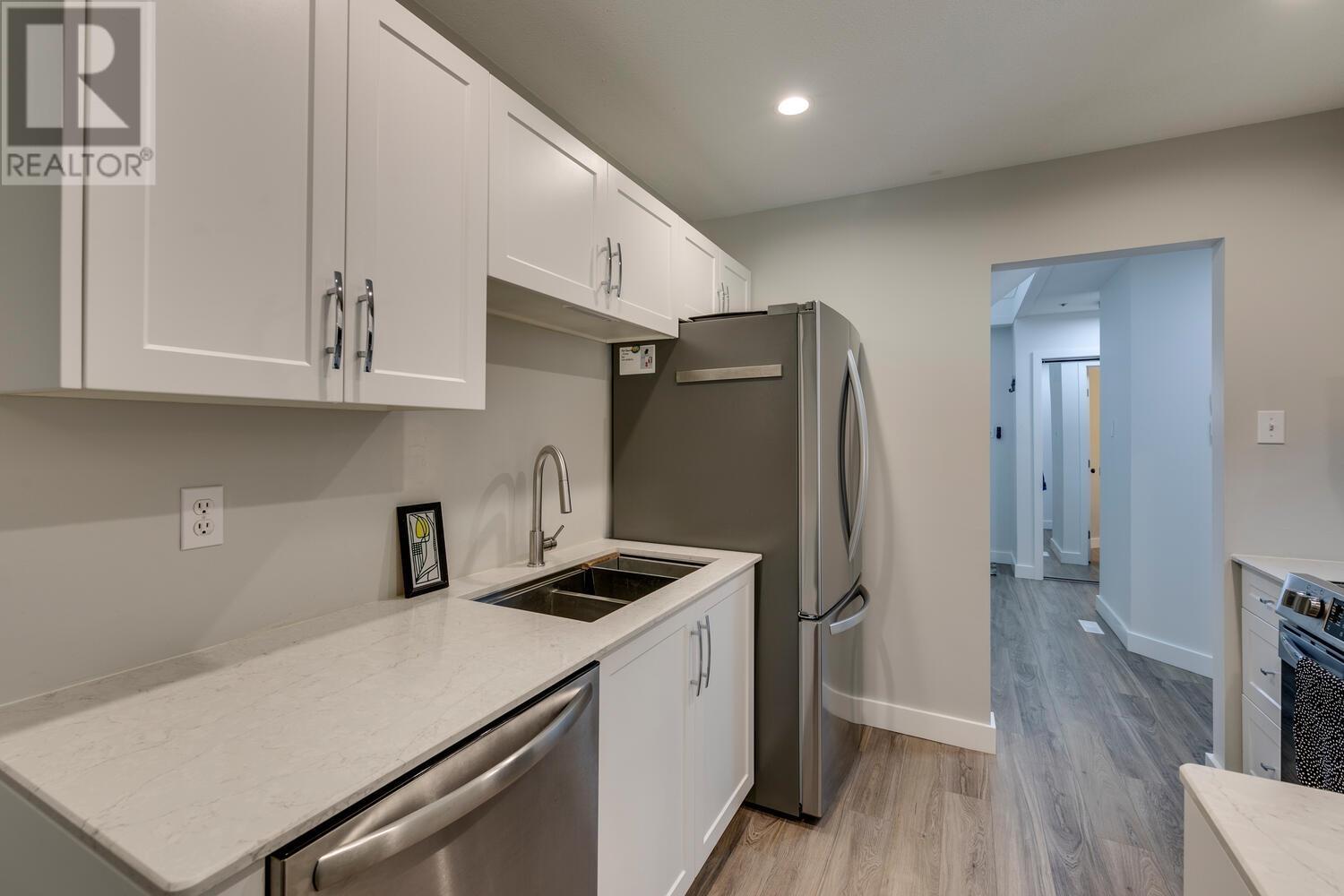 24 2401 MAMQUAM ROAD