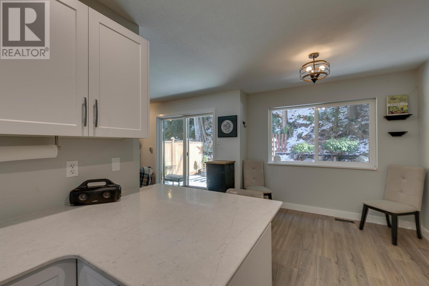 24 2401 MAMQUAM ROAD