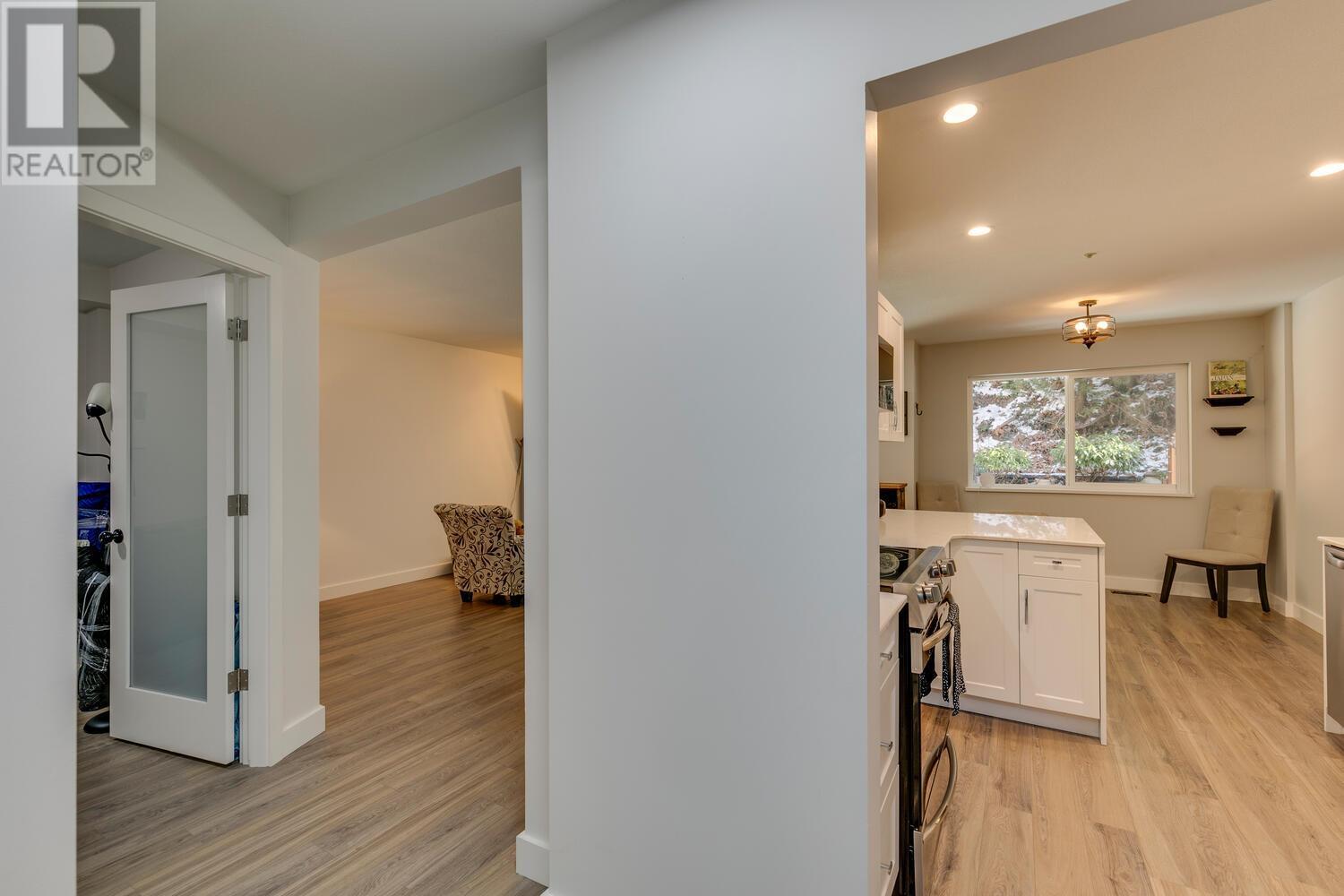 24 2401 MAMQUAM ROAD