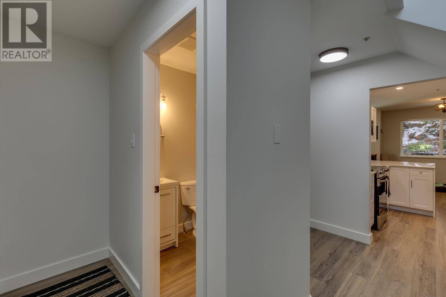 24 2401 MAMQUAM ROAD