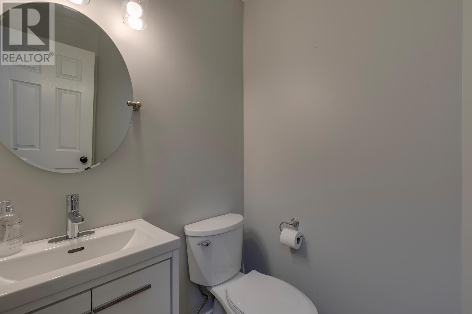 24 2401 MAMQUAM ROAD