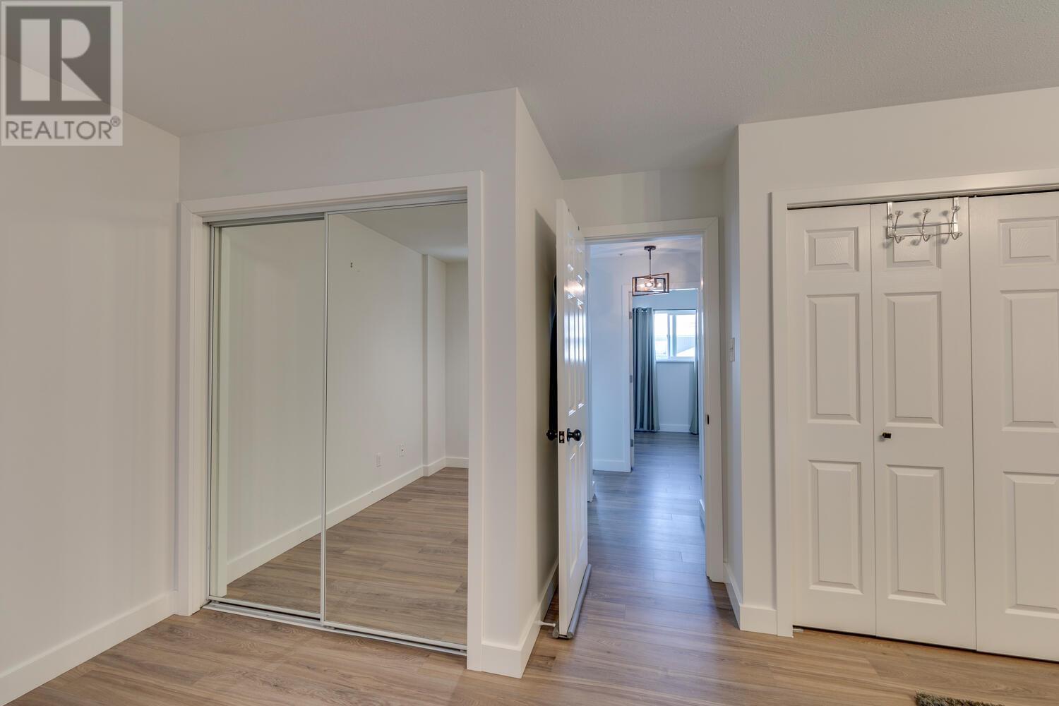 24 2401 MAMQUAM ROAD