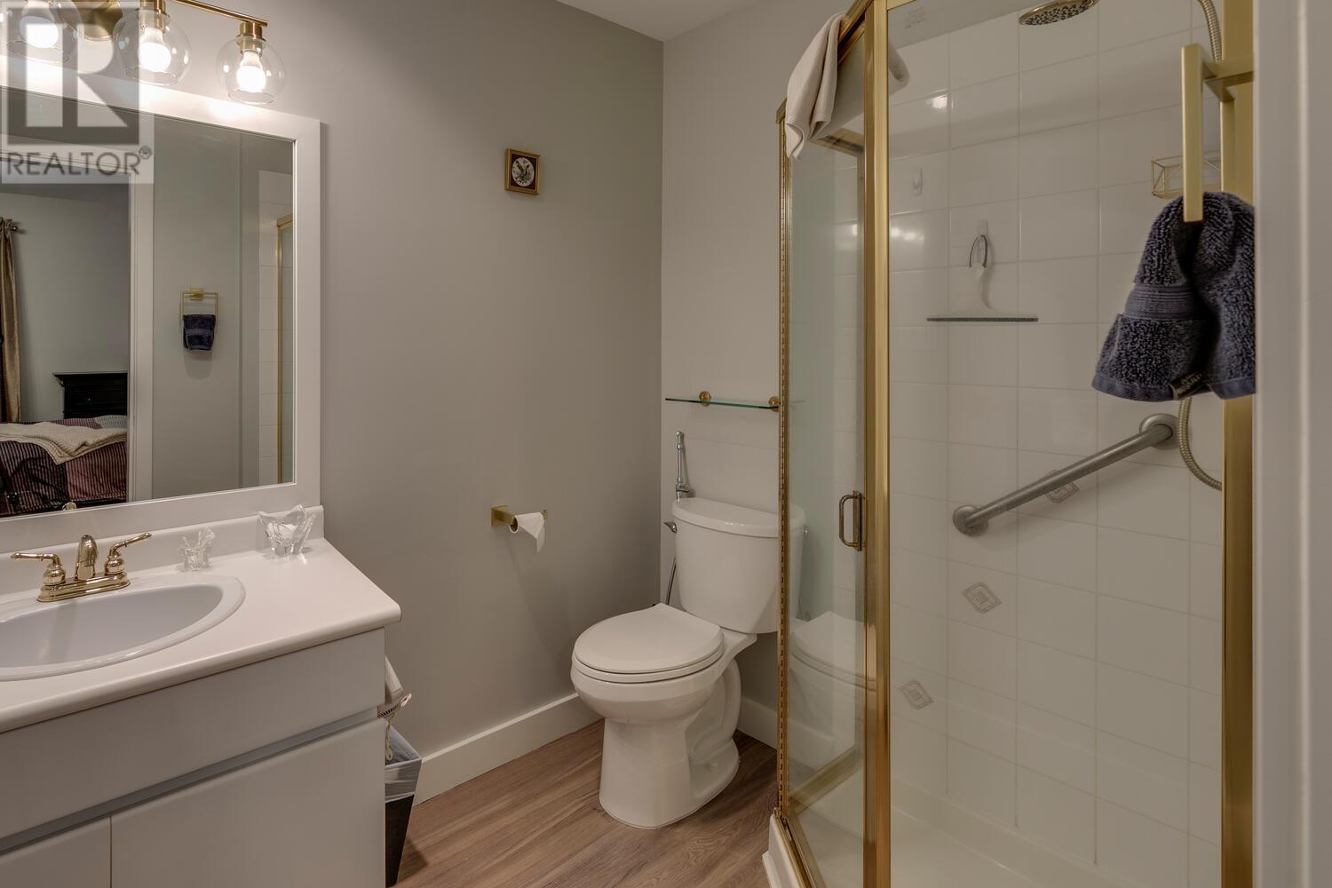 24 2401 MAMQUAM ROAD