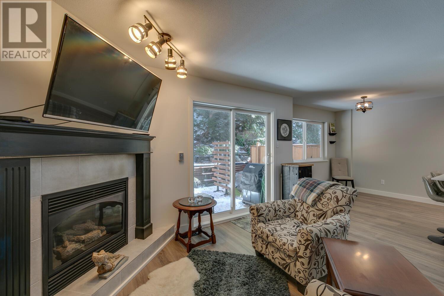 24 2401 MAMQUAM ROAD