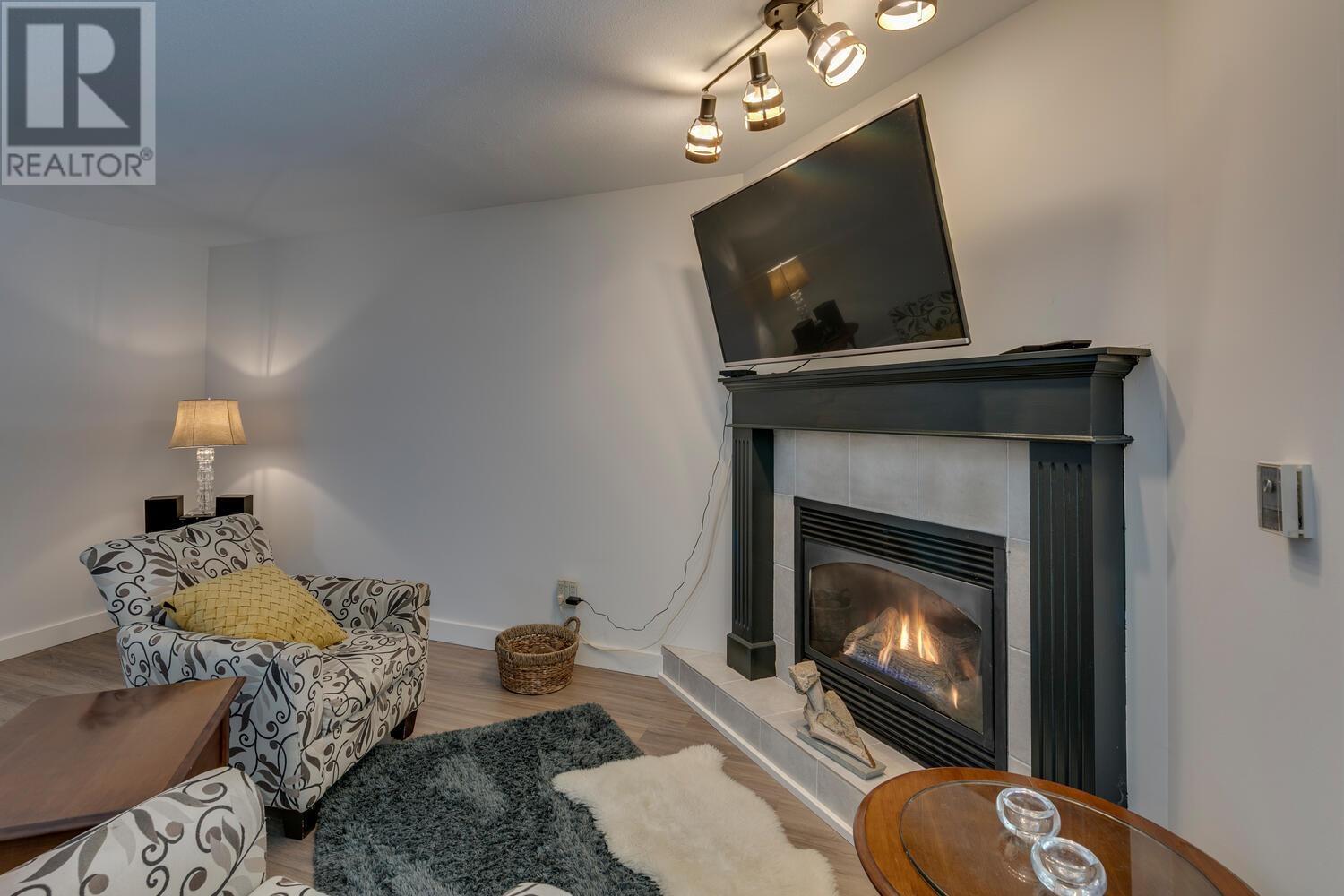 24 2401 MAMQUAM ROAD