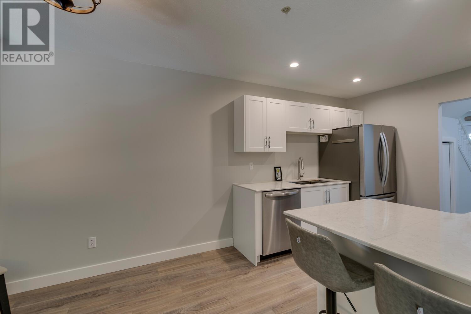 24 2401 MAMQUAM ROAD