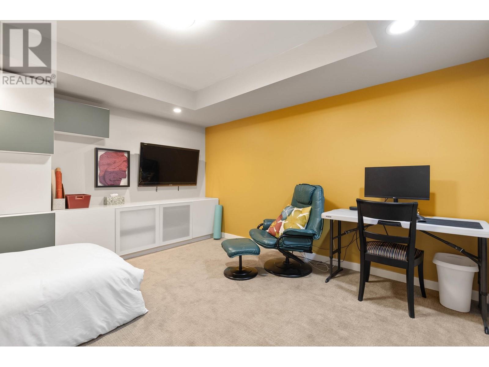 31 8030 NICKLAUS NORTH BOULEVARD